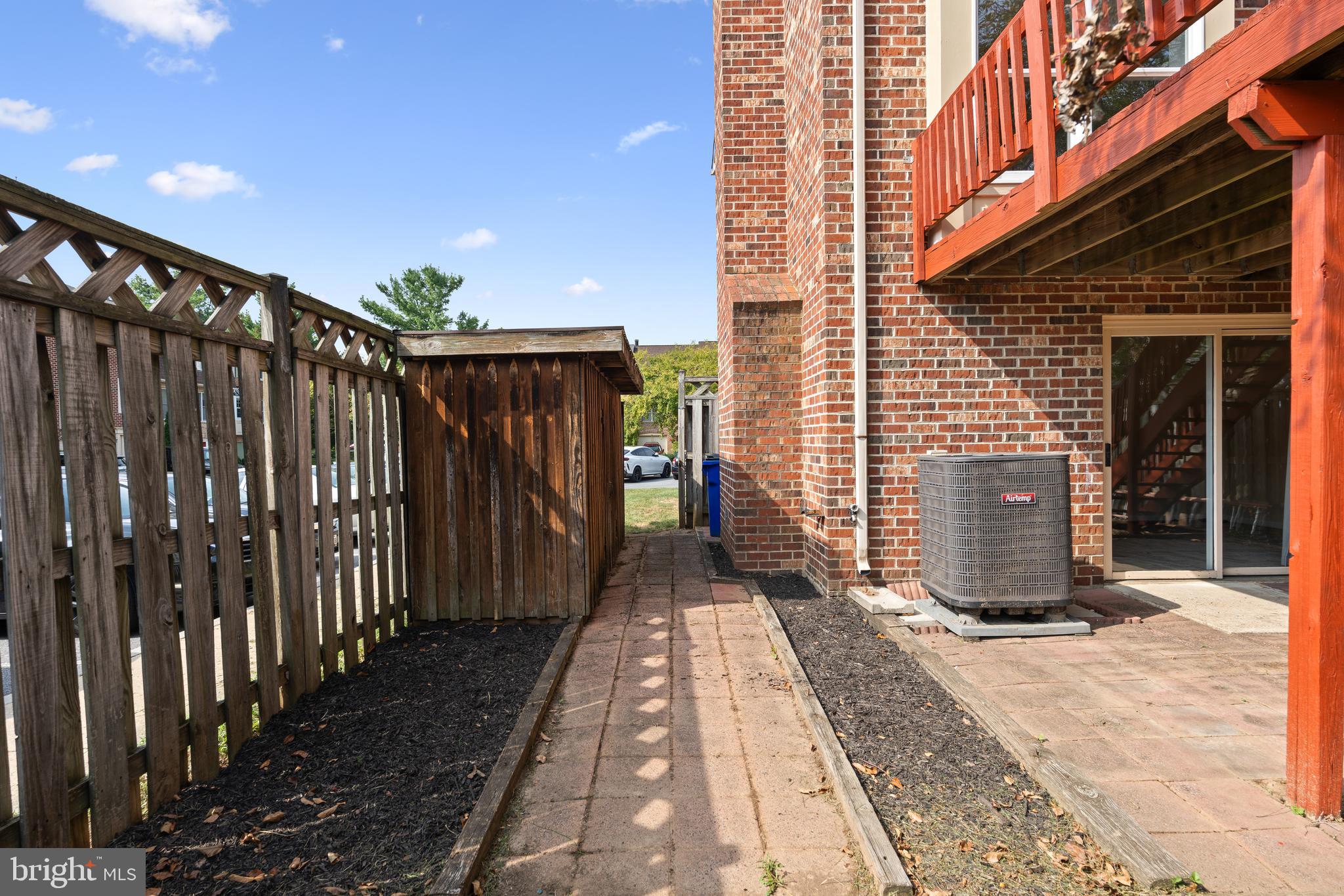 8028 HOLLOW REED COURT