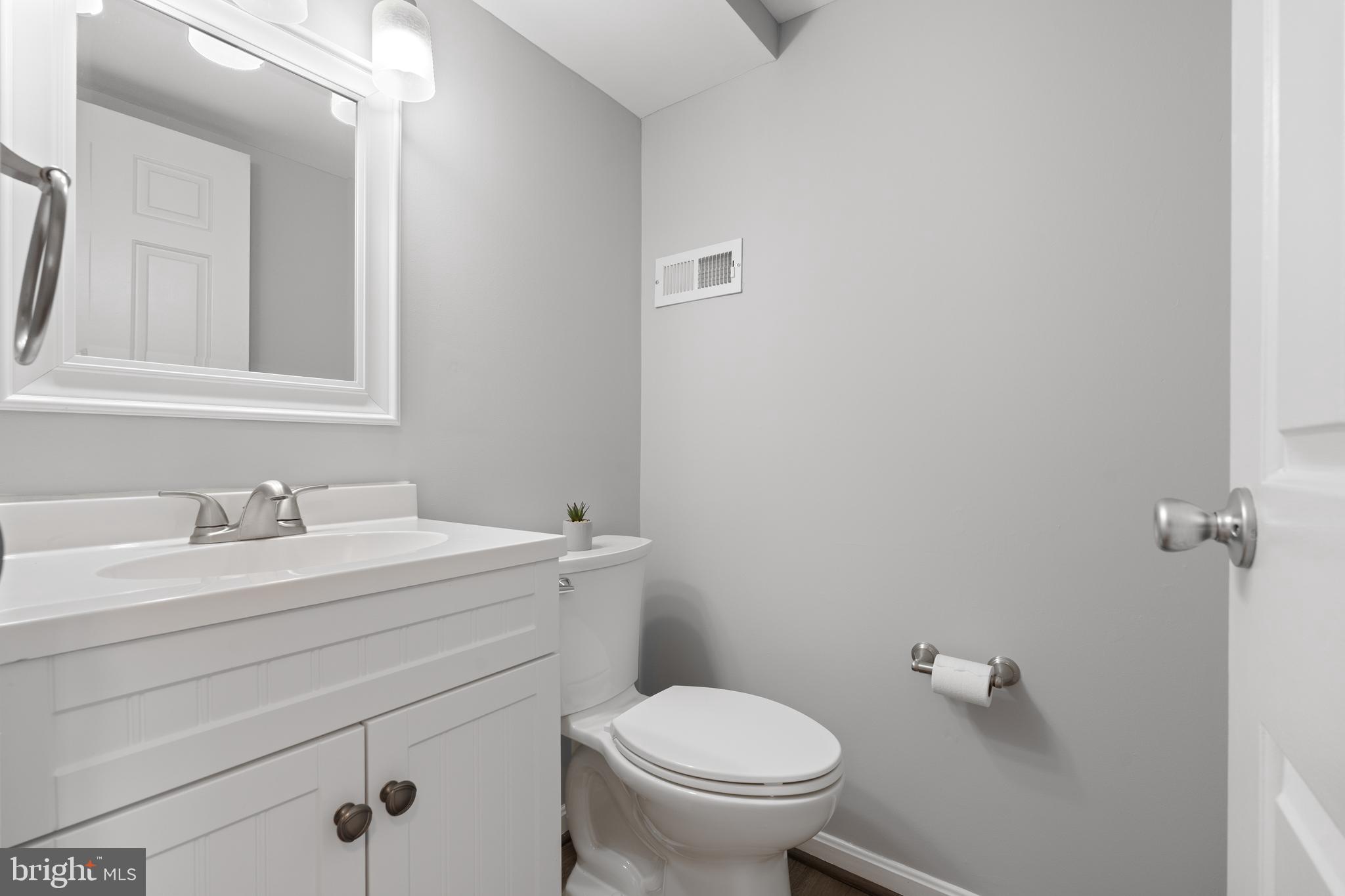 8028 HOLLOW REED COURT