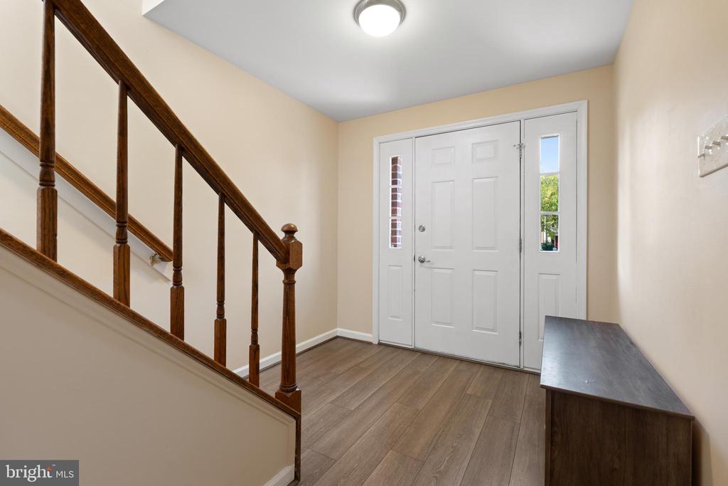 8028 HOLLOW REED COURT
