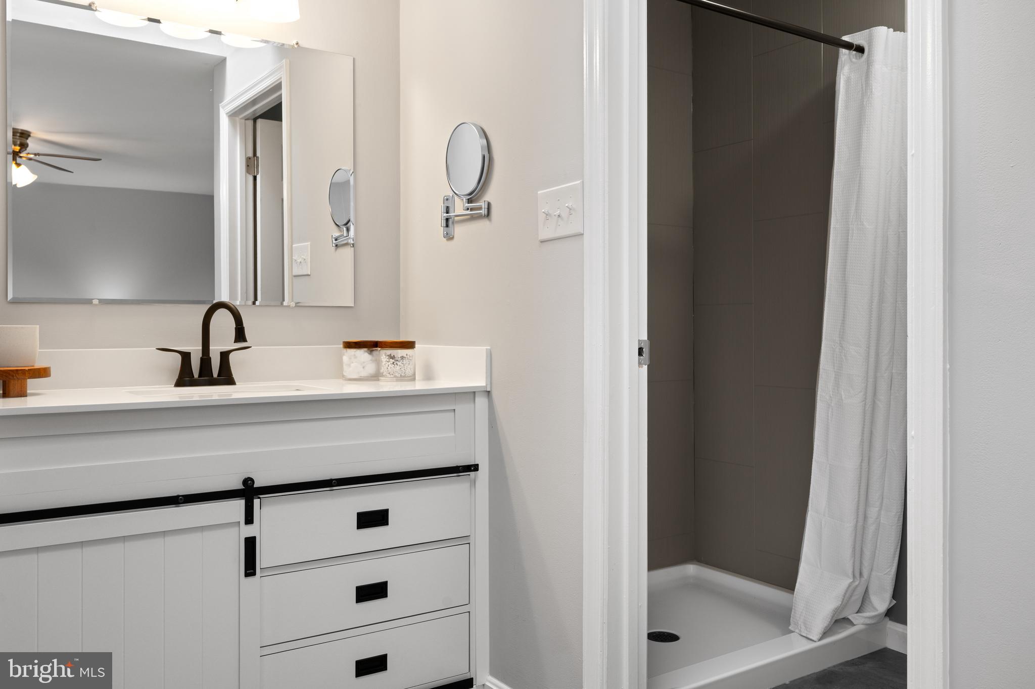 8028 HOLLOW REED COURT