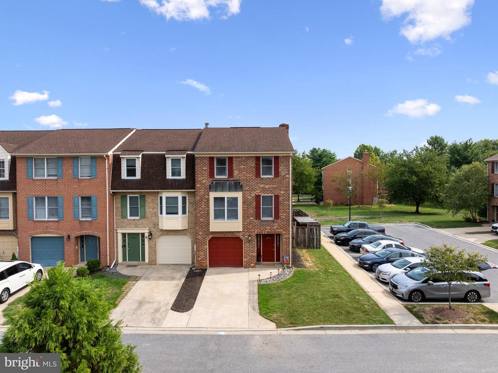 8028 HOLLOW REED COURT