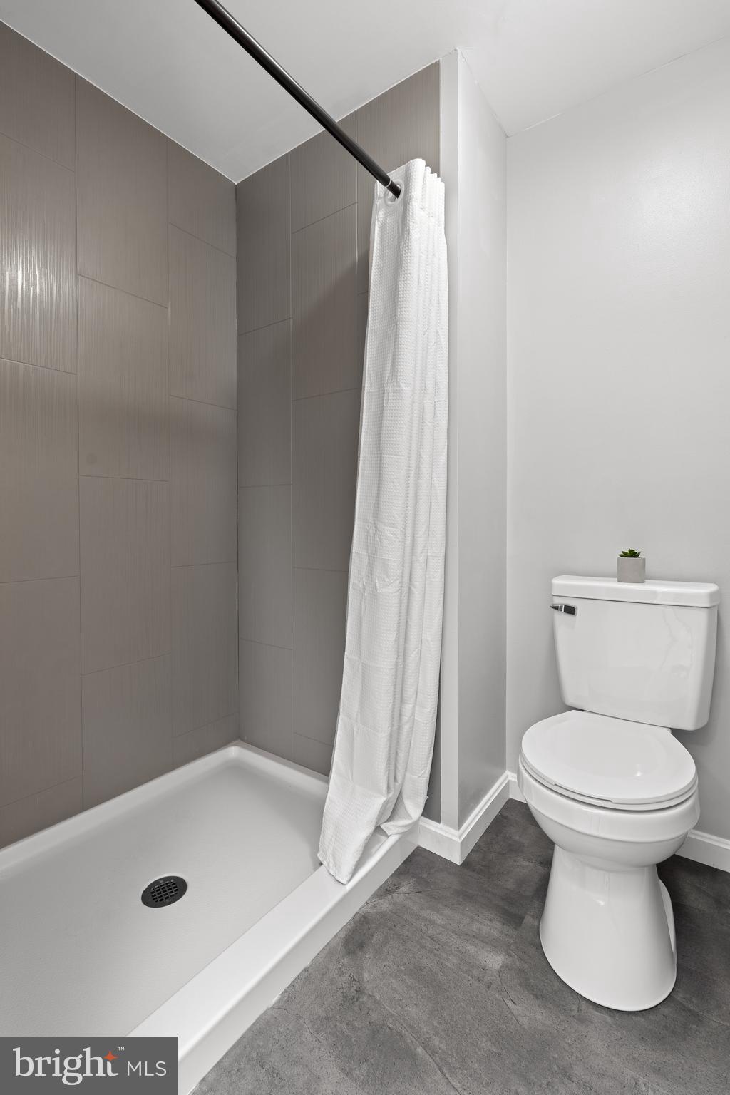 8028 HOLLOW REED COURT