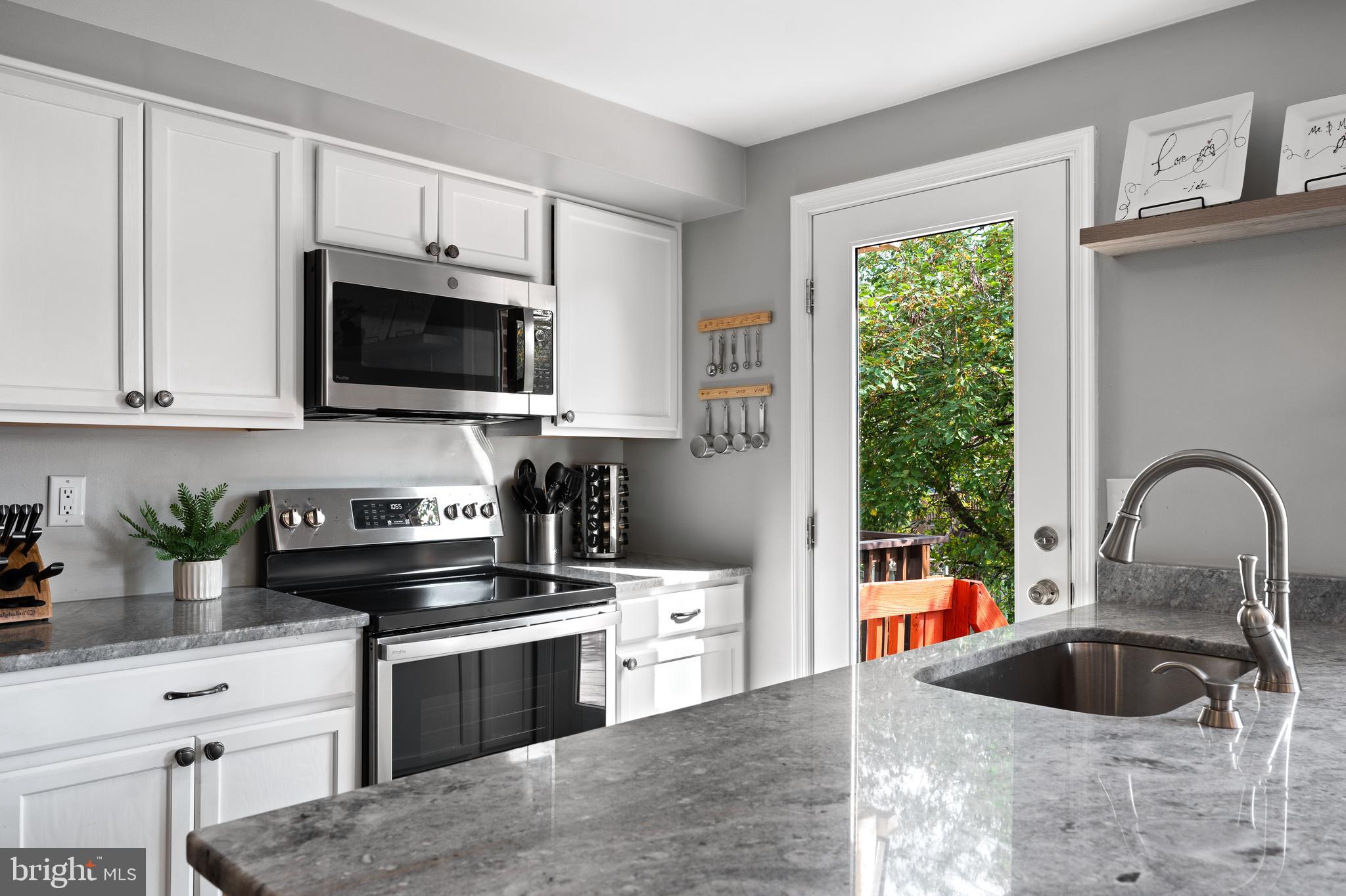 8028 HOLLOW REED COURT