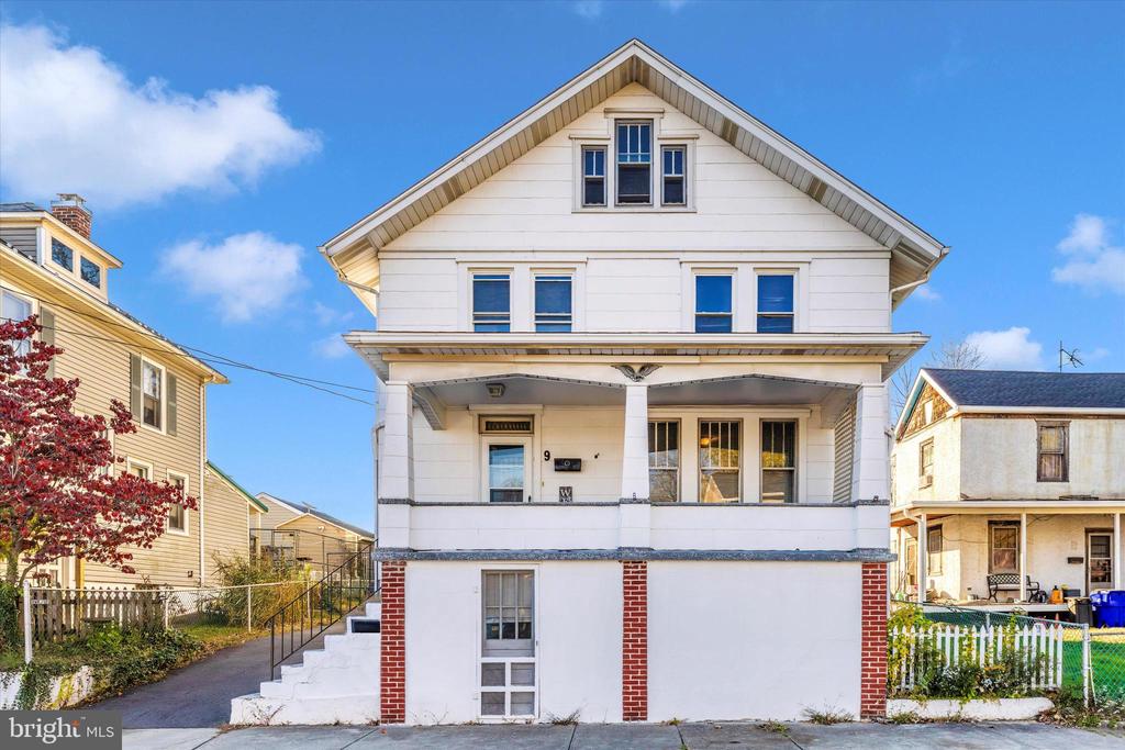 9 3RD AVENUE