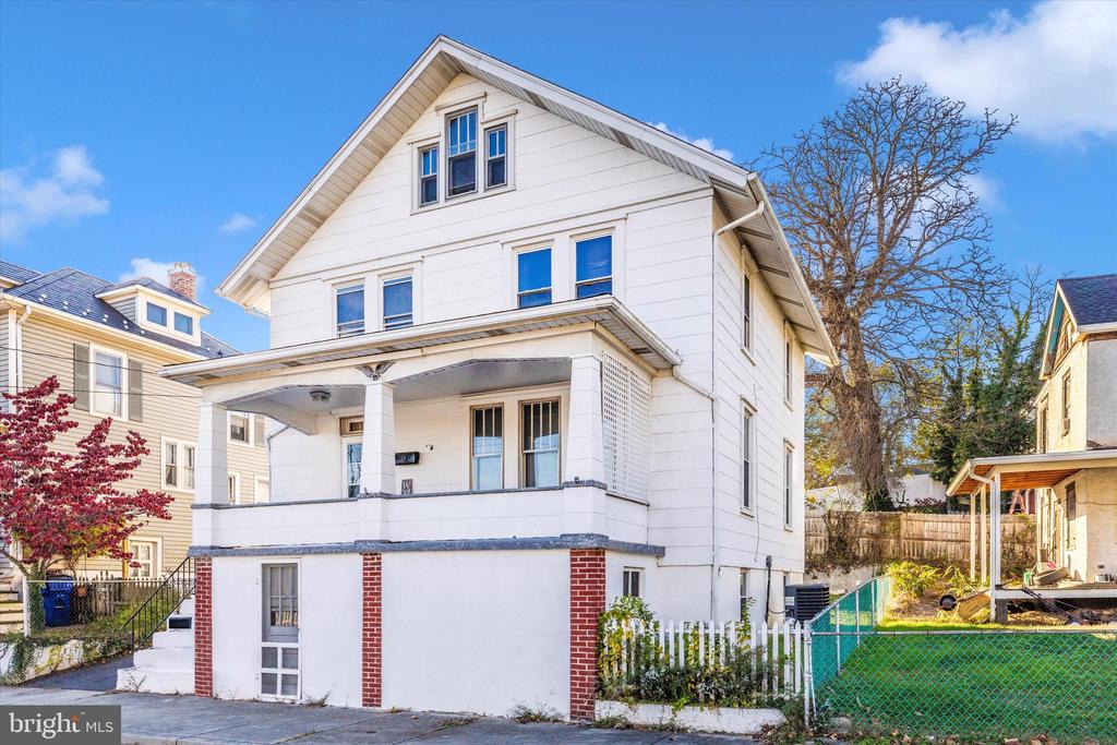9 3RD AVENUE