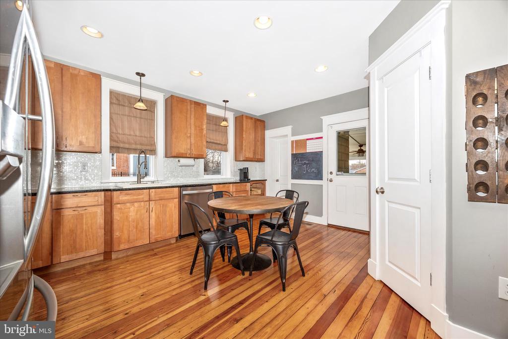 2 E 14TH STREET