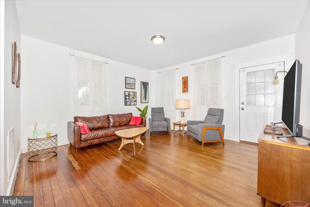2 E 14TH STREET
