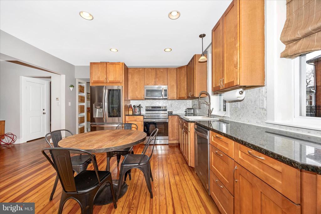 2 E 14TH STREET