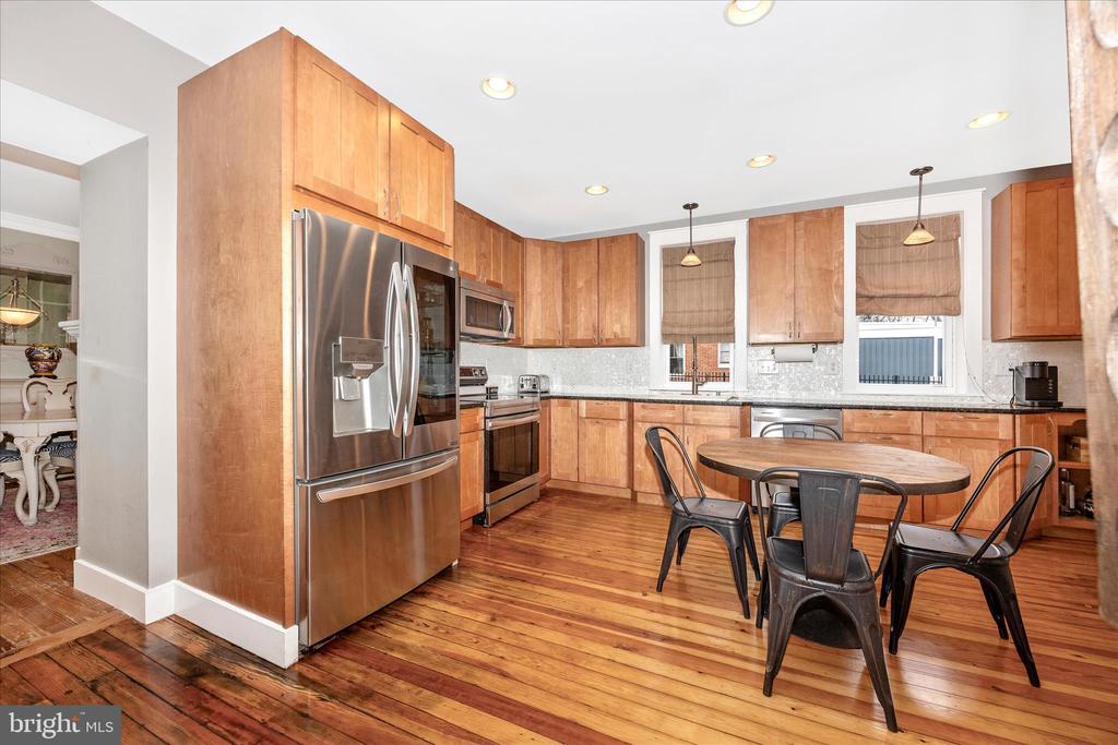 2 E 14TH STREET