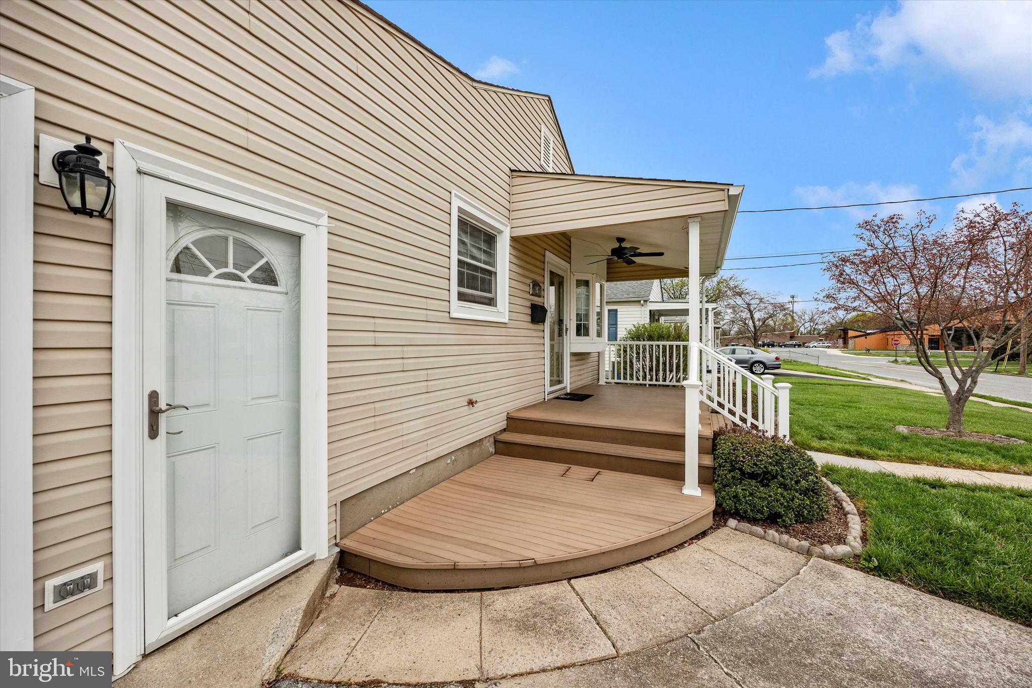 307 REDWOOD AVENUE