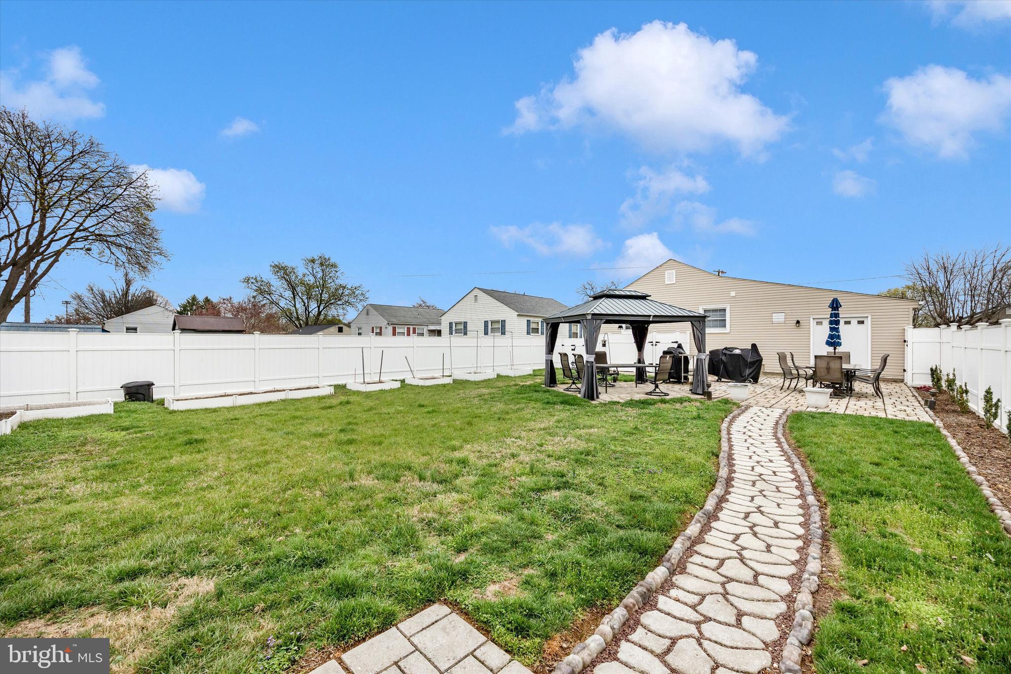 307 REDWOOD AVENUE