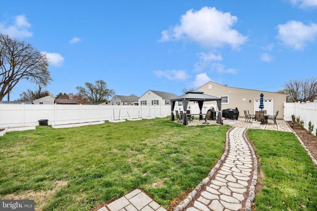 307 REDWOOD AVENUE