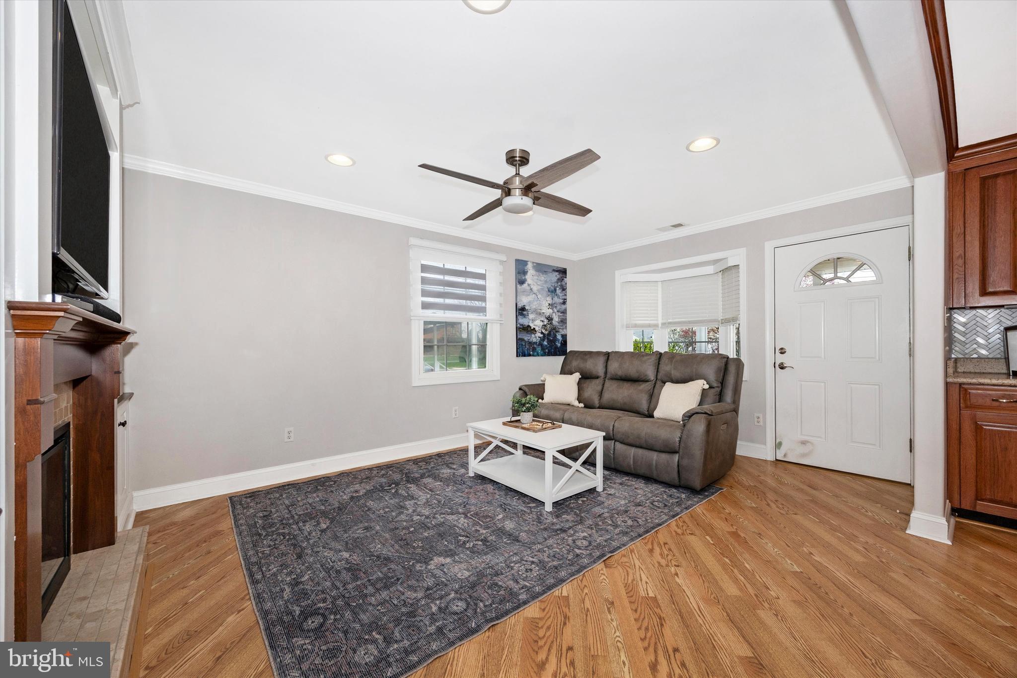 307 REDWOOD AVENUE