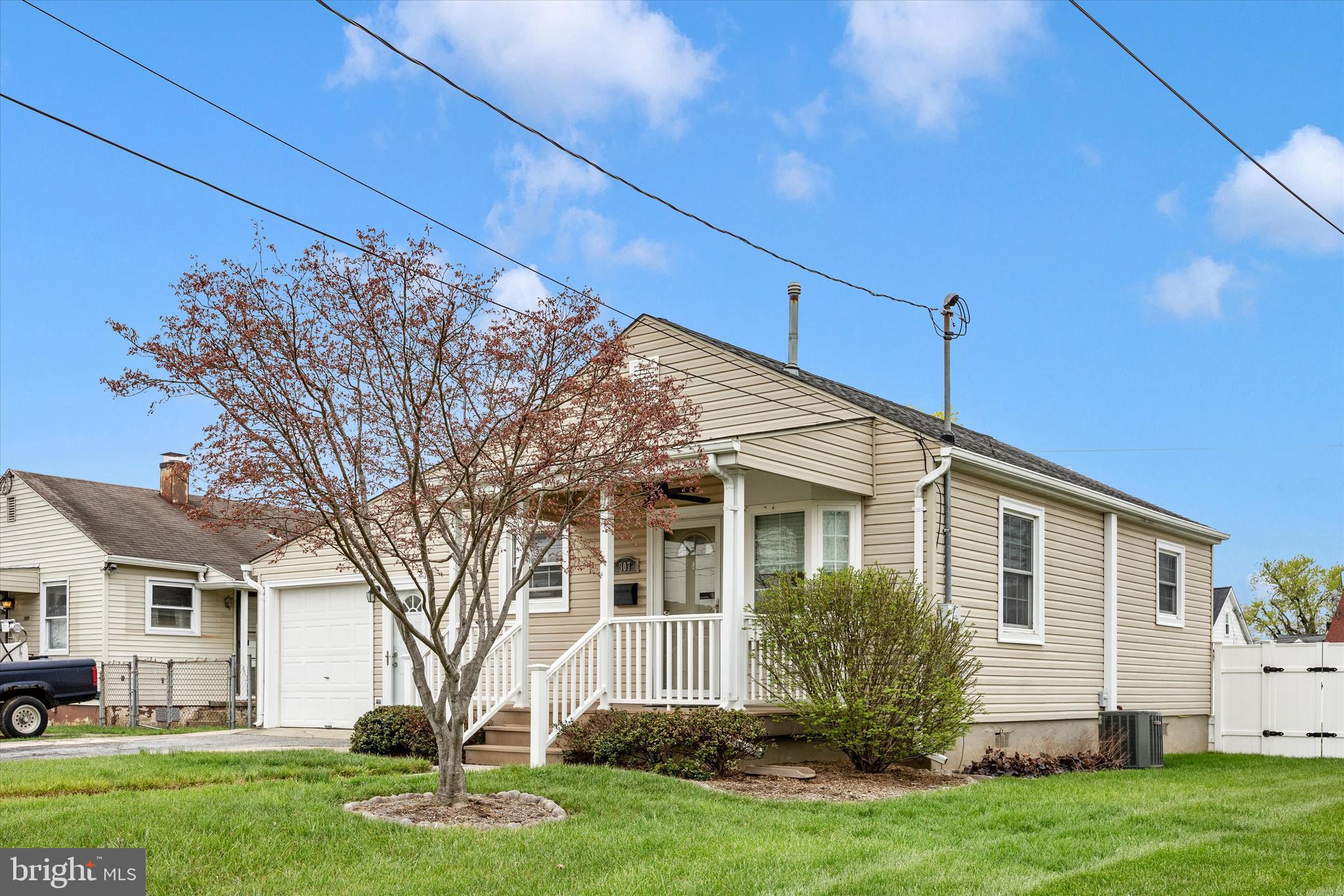 307 REDWOOD AVENUE