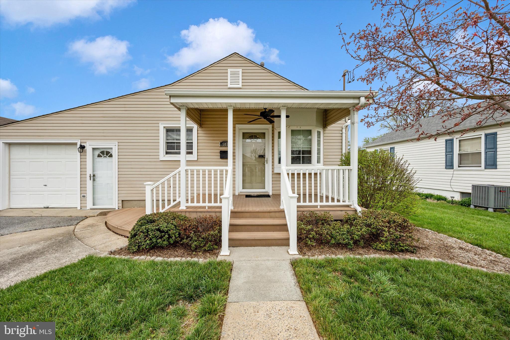 307 REDWOOD AVENUE