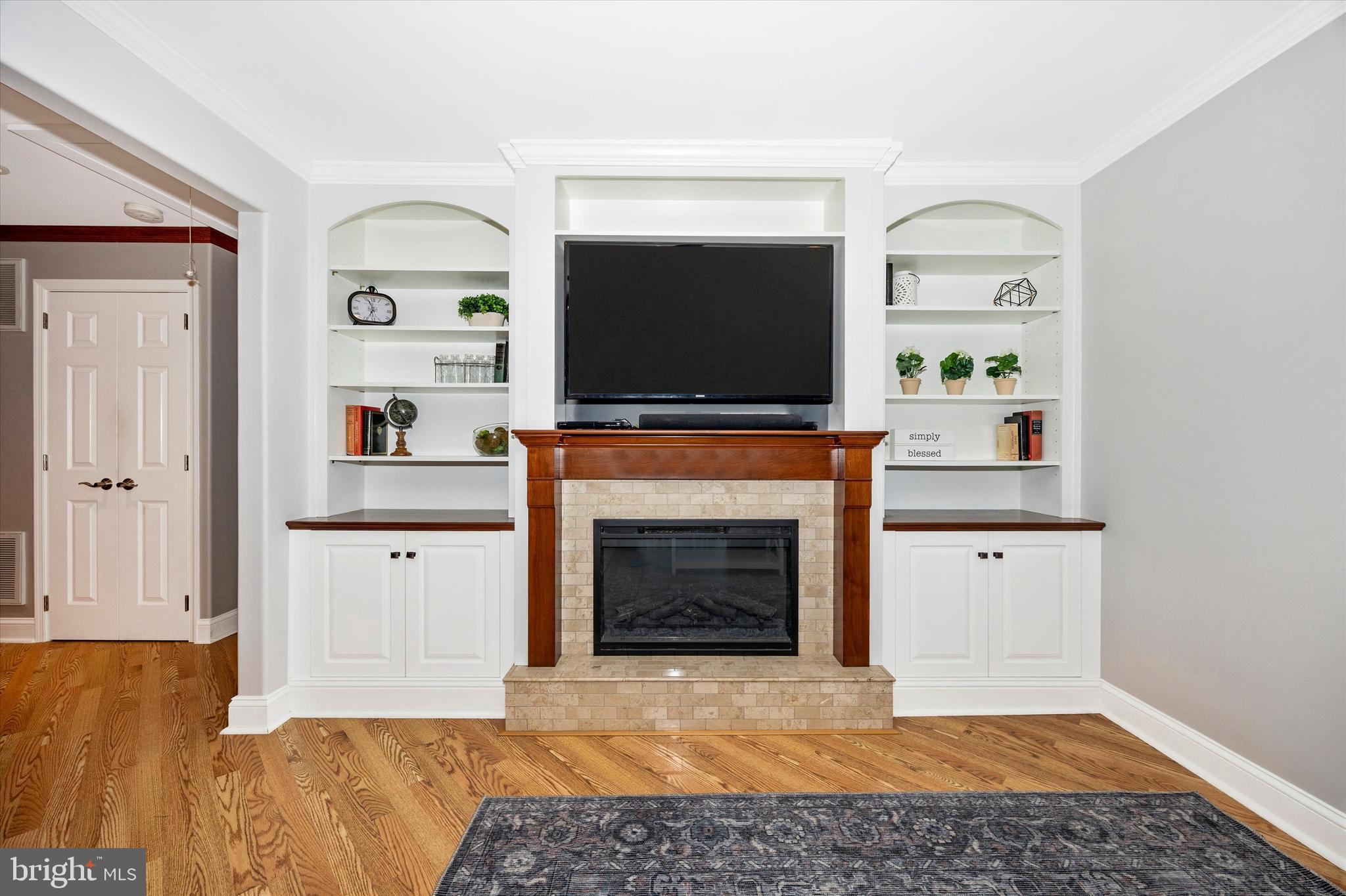 307 REDWOOD AVENUE