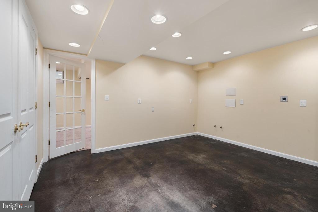 801 DUNBROOKE COURT