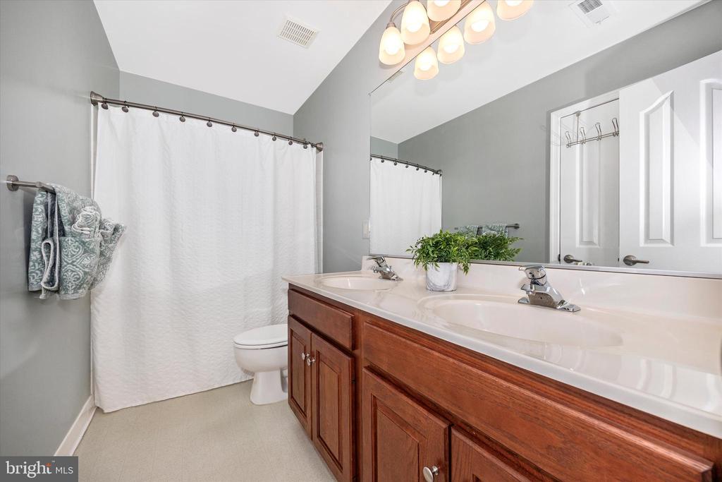 5867 WINTER OAKS PLACE