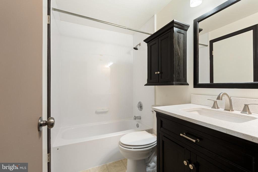 5757 SUNSET VIEW LANE