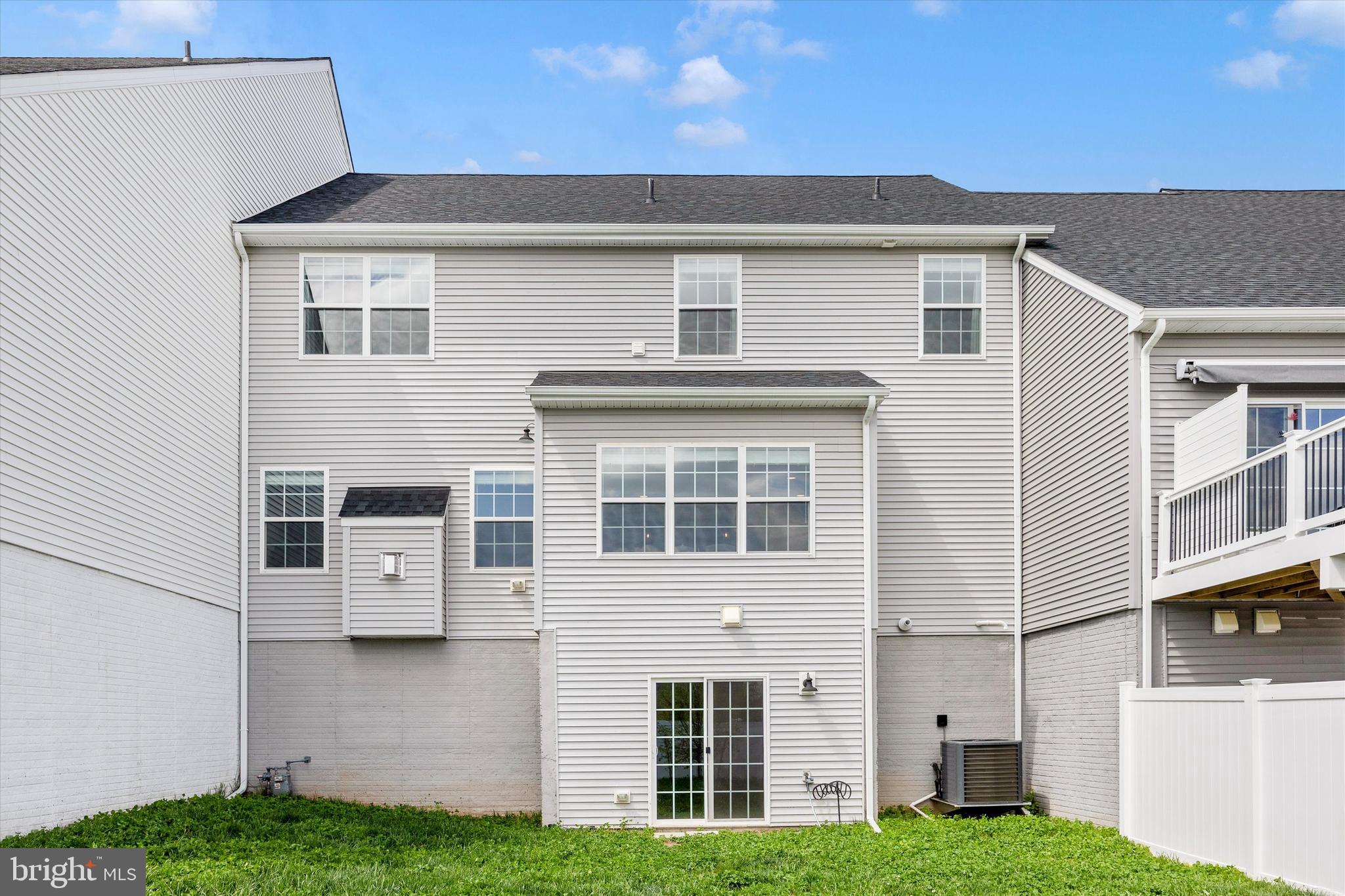 2916 FENCE BUSTER CT