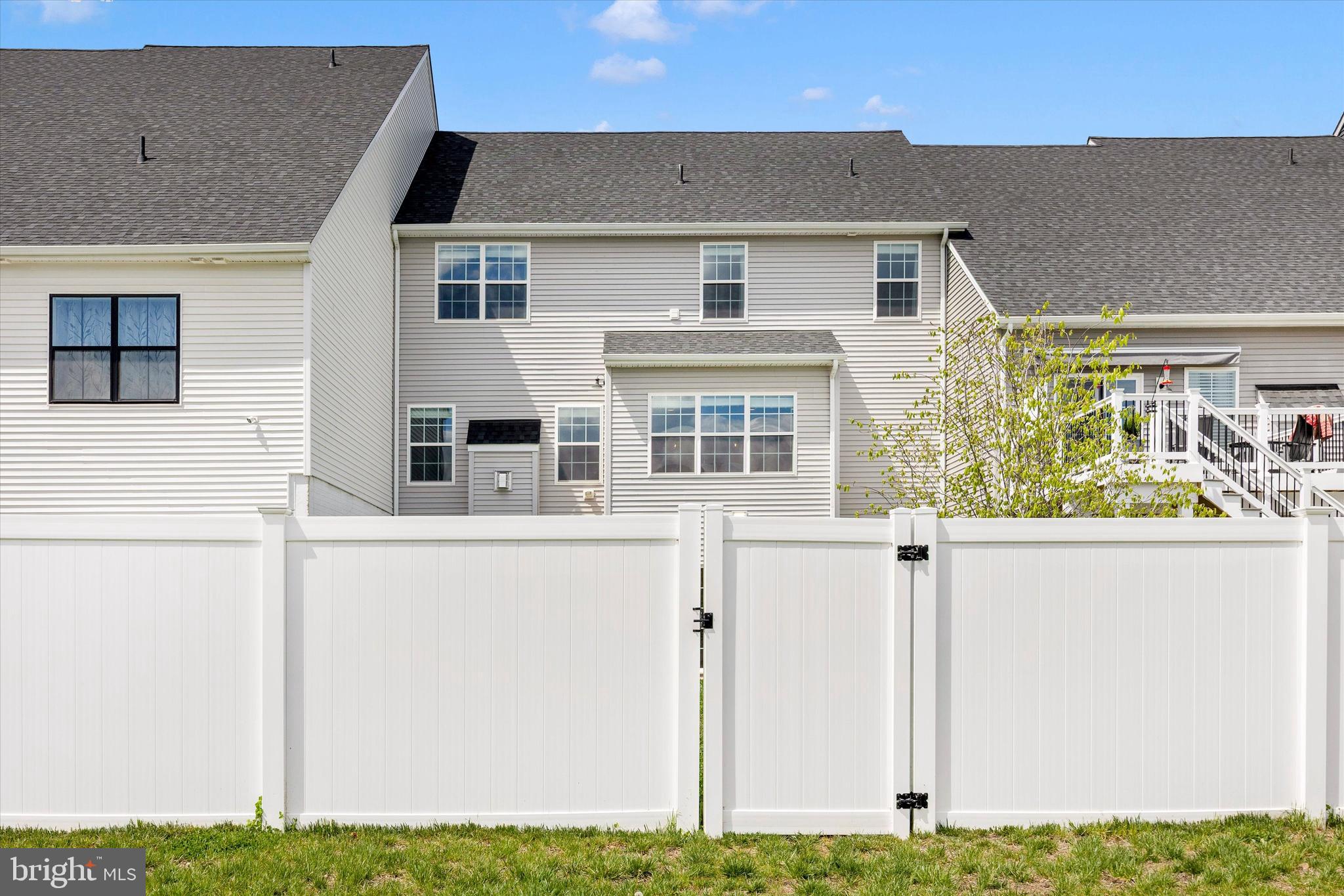 2916 FENCE BUSTER CT