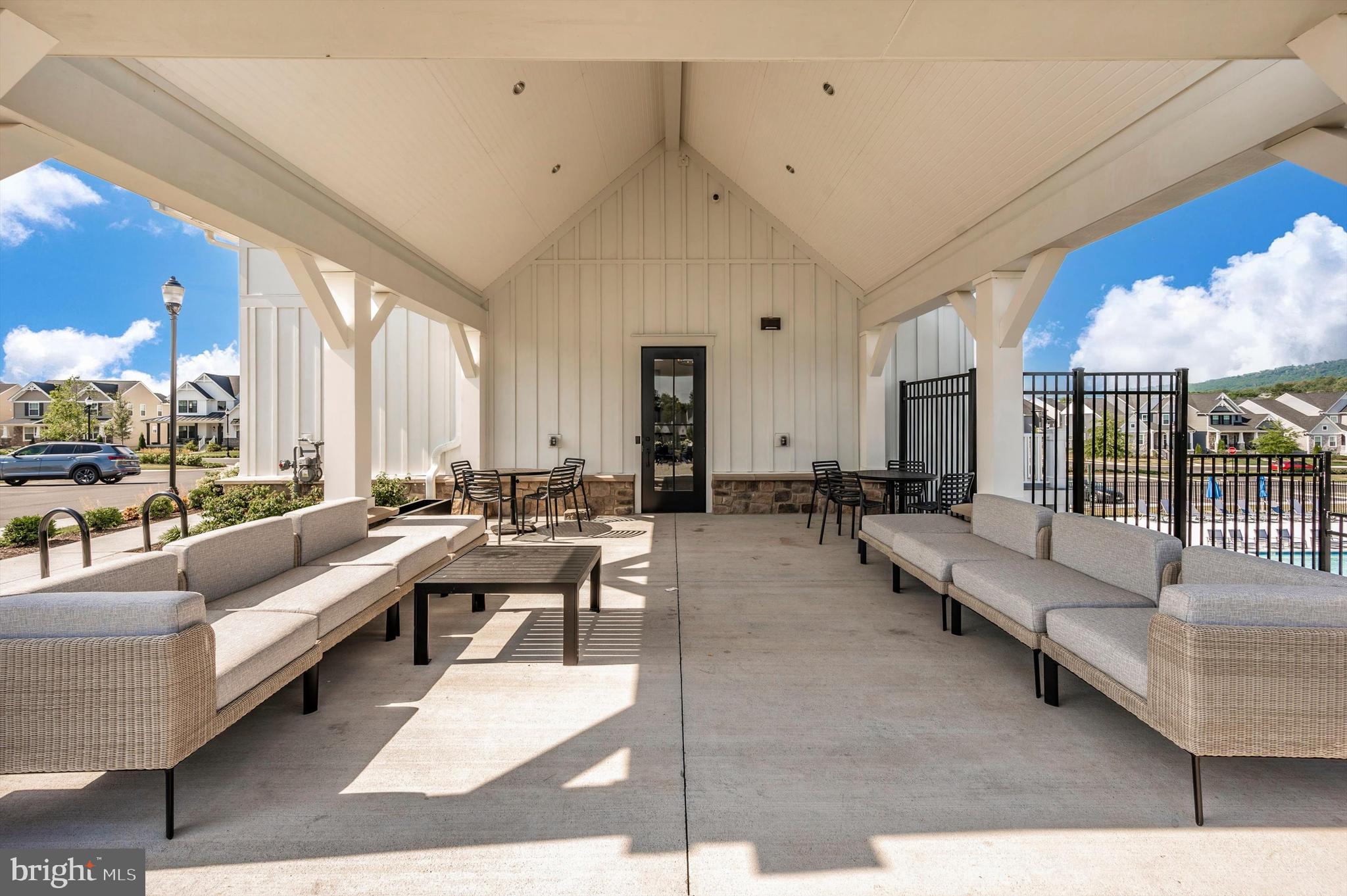 2916 FENCE BUSTER CT