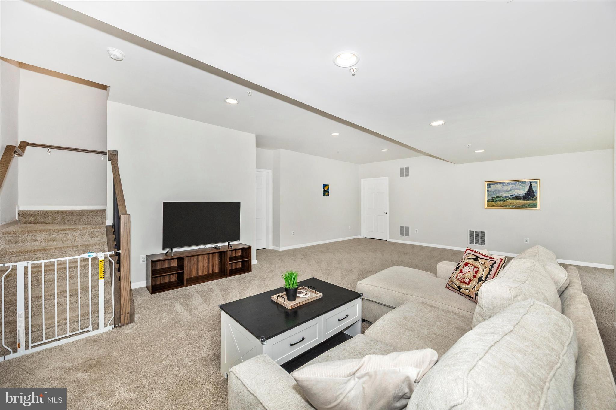 2916 FENCE BUSTER CT