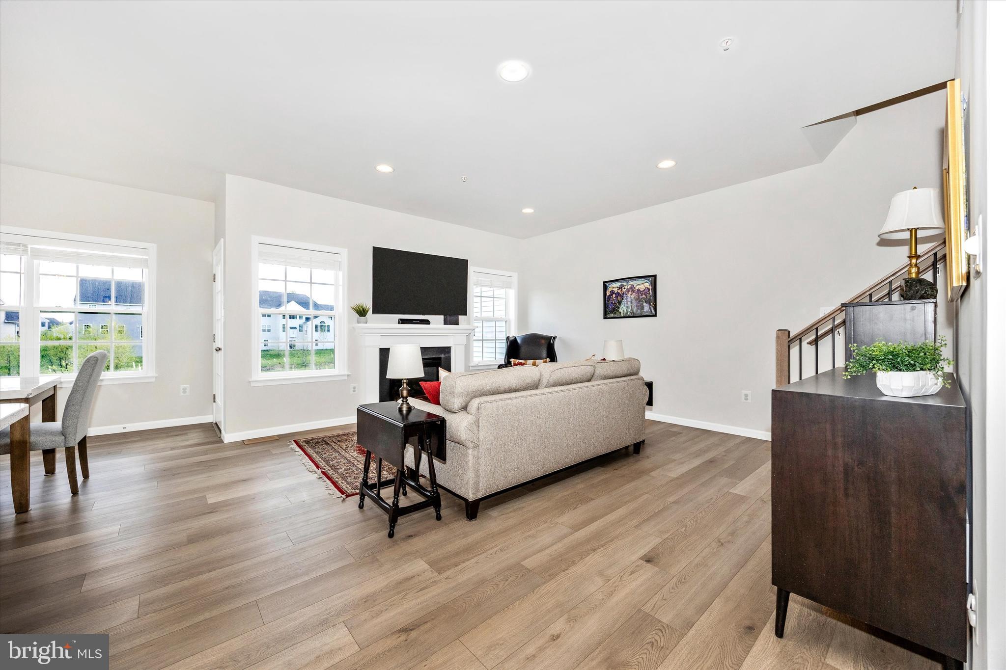 2916 FENCE BUSTER CT