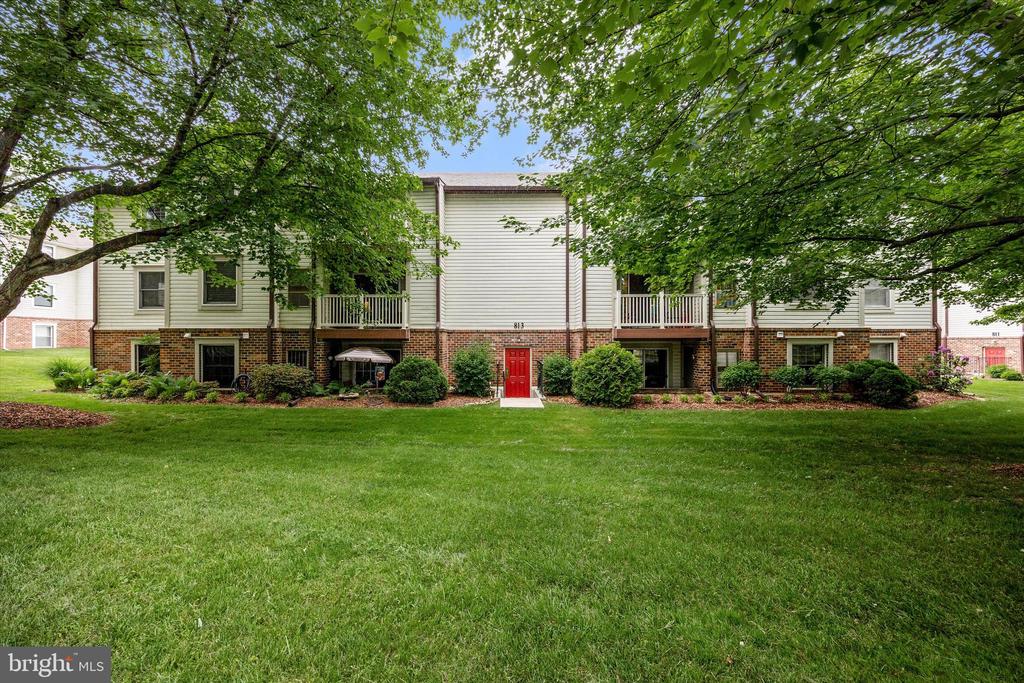 813 STRATFORD WAY J