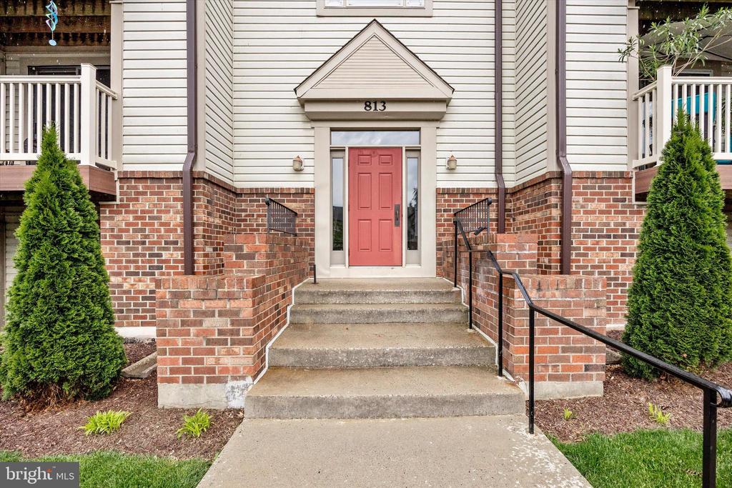 813 STRATFORD WAY J