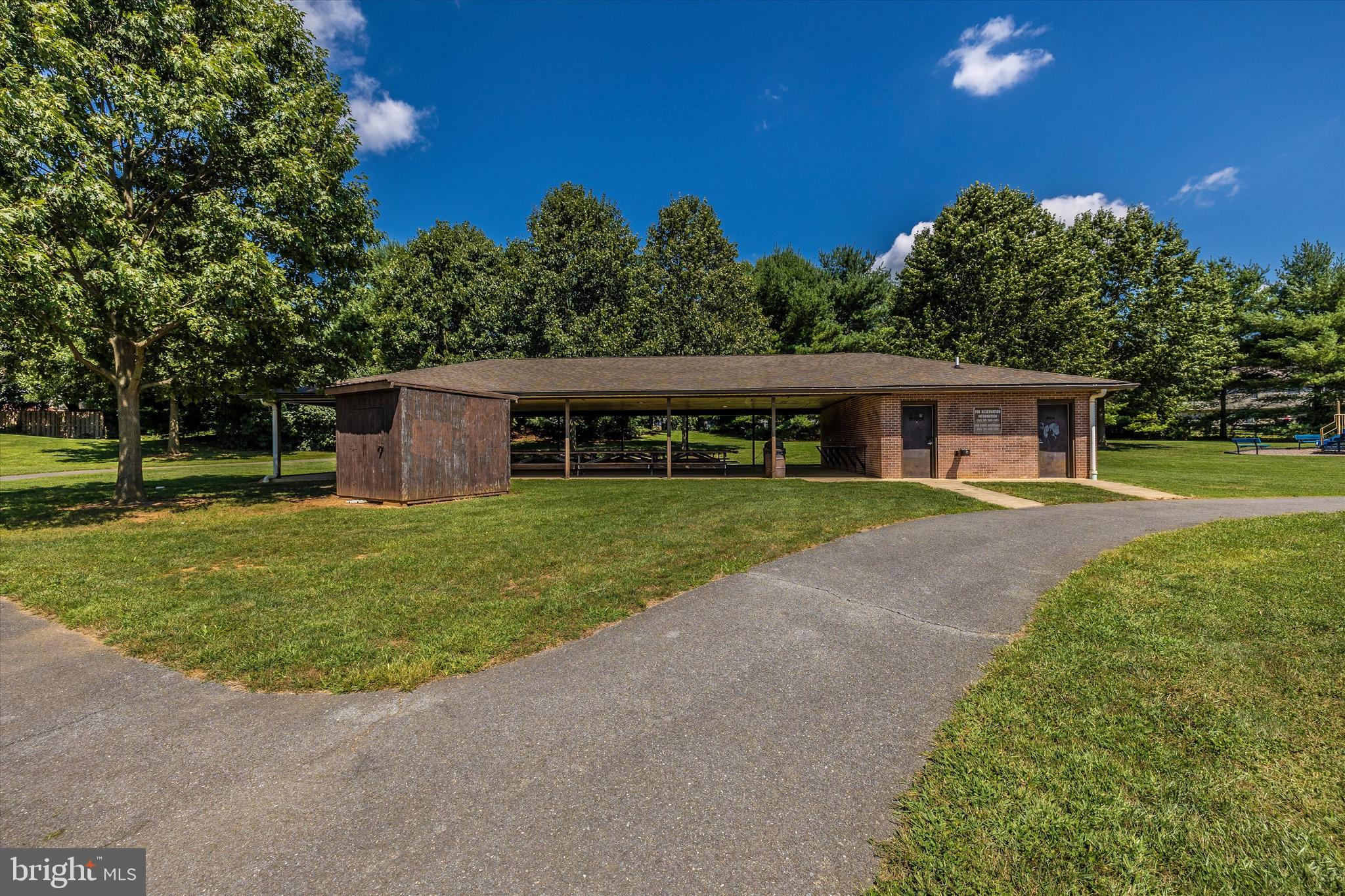 813 STRATFORD WAY J