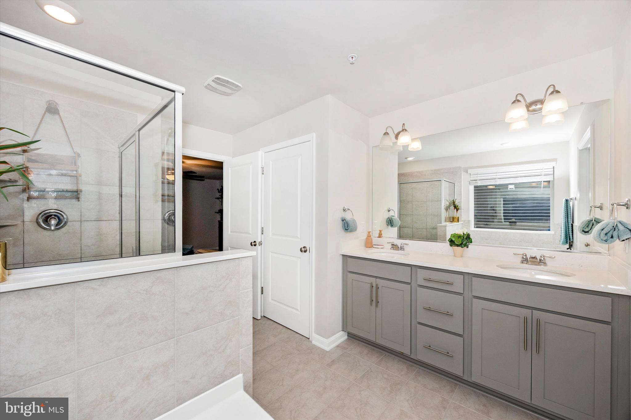 5613 ZOE LANE
