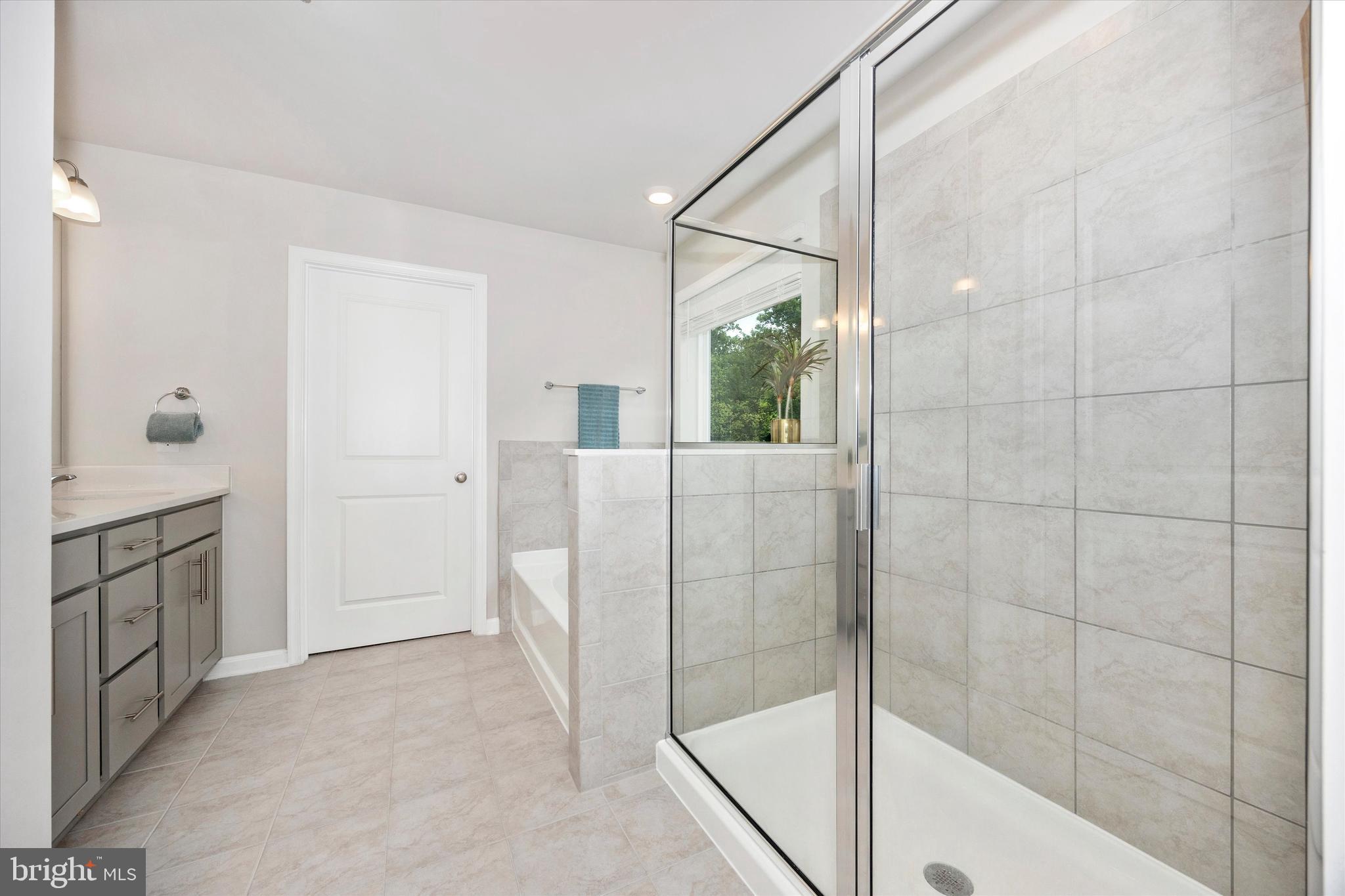 5613 ZOE LANE