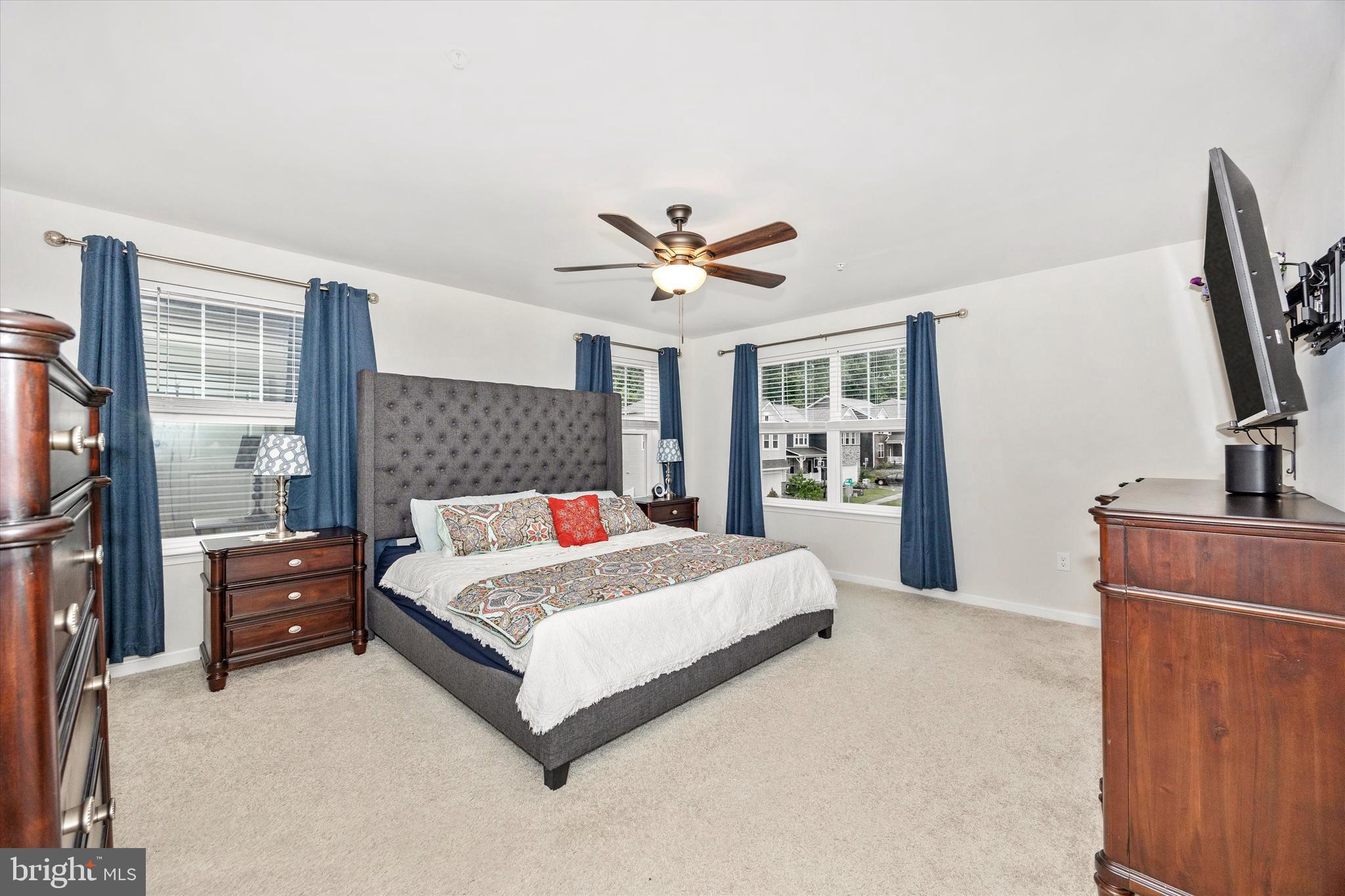 5613 ZOE LANE