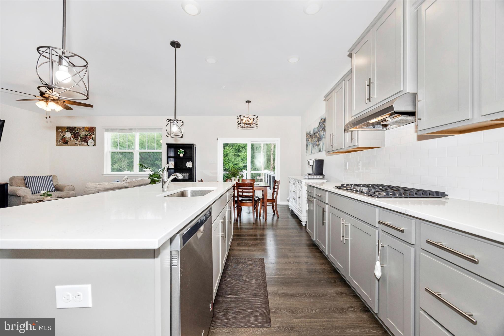 5613 ZOE LANE