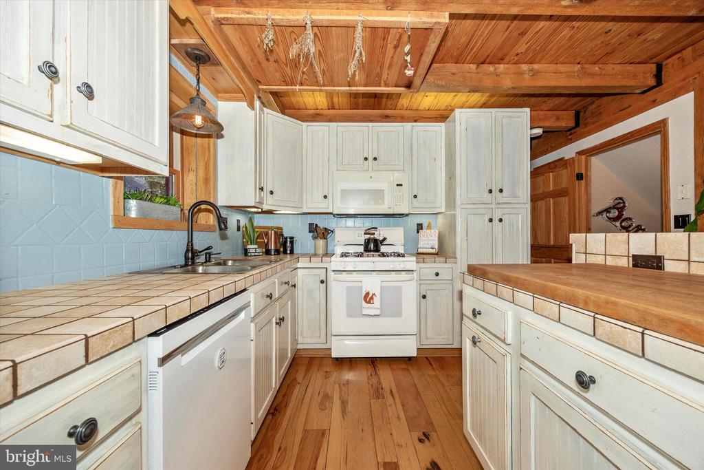 7307 BLACK ROAD