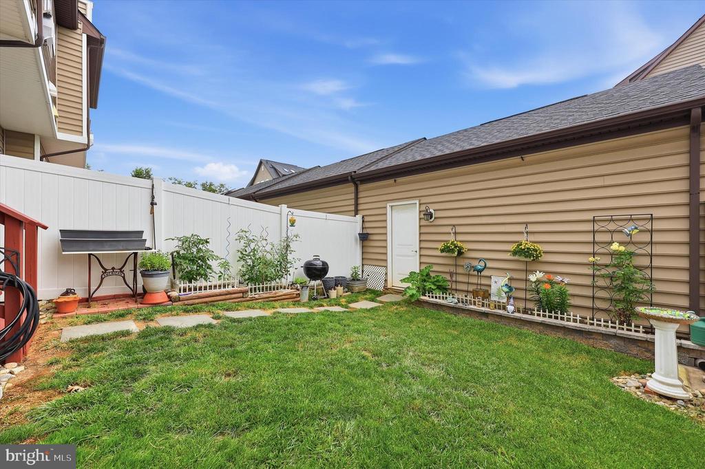 1004 LINDLEY ROAD