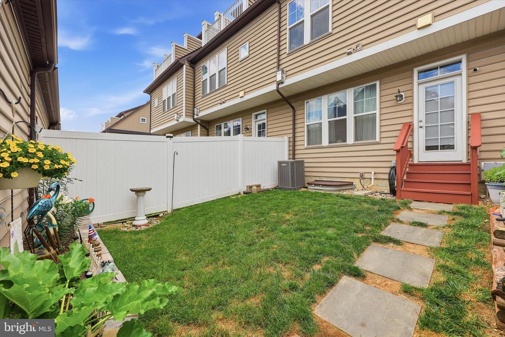 1004 LINDLEY ROAD