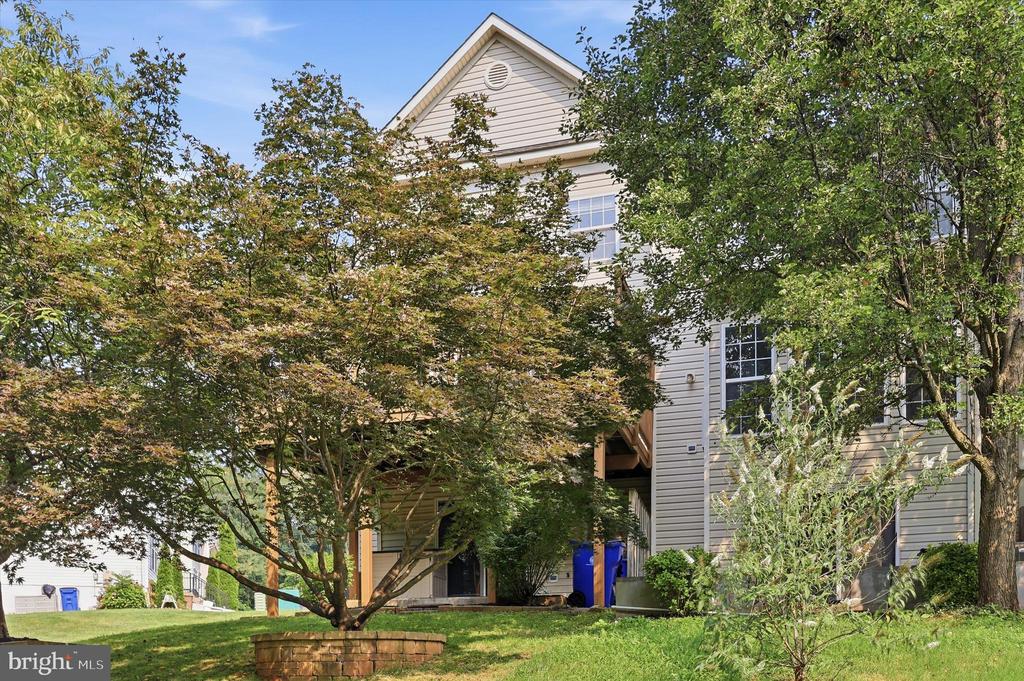 525 ELLISON COURT