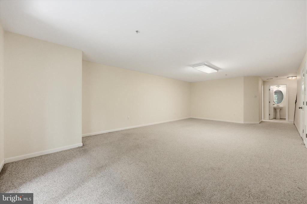 525 ELLISON COURT