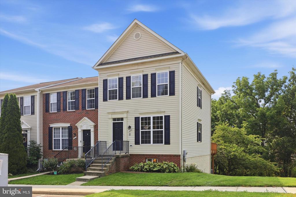 525 ELLISON COURT