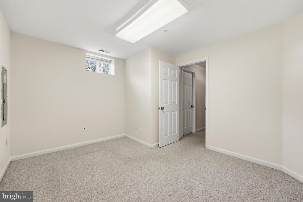 525 ELLISON COURT