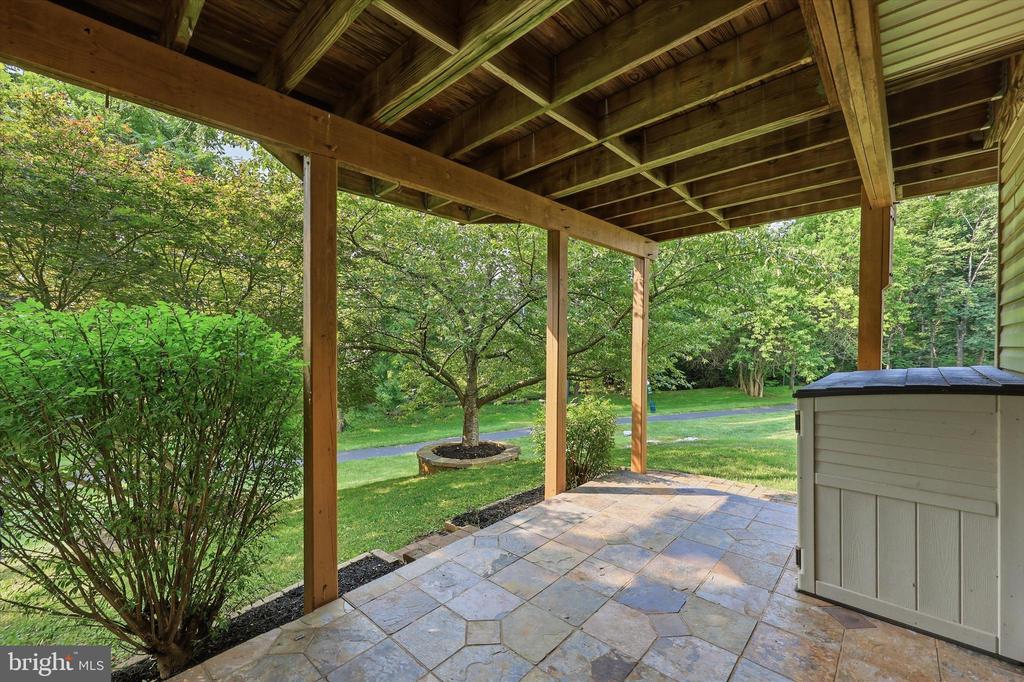 525 ELLISON COURT