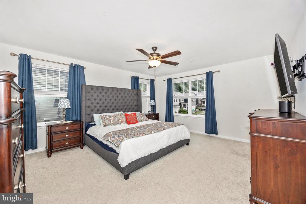 5613 ZOE LANE