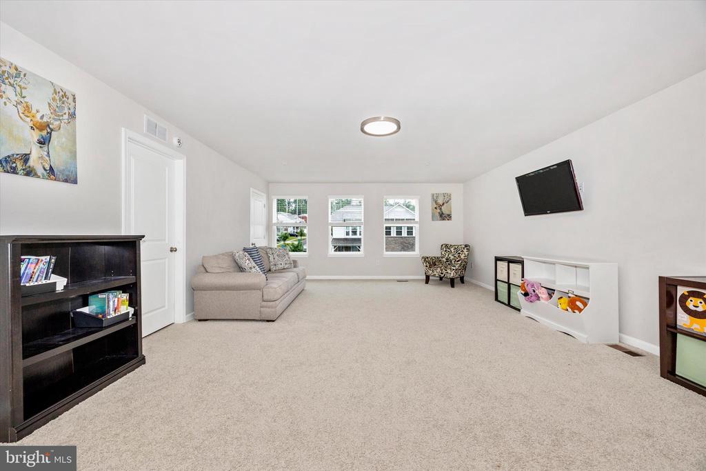 5613 ZOE LANE