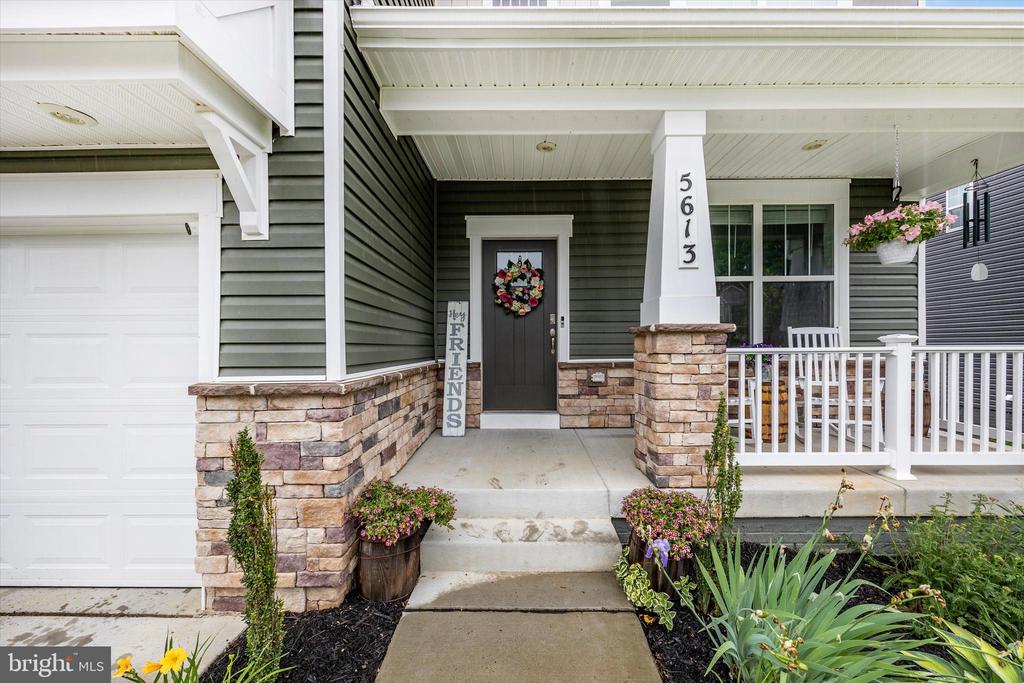 5613 ZOE LANE