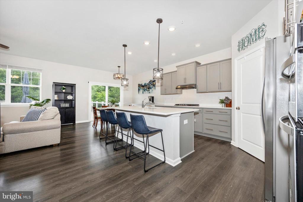 5613 ZOE LANE