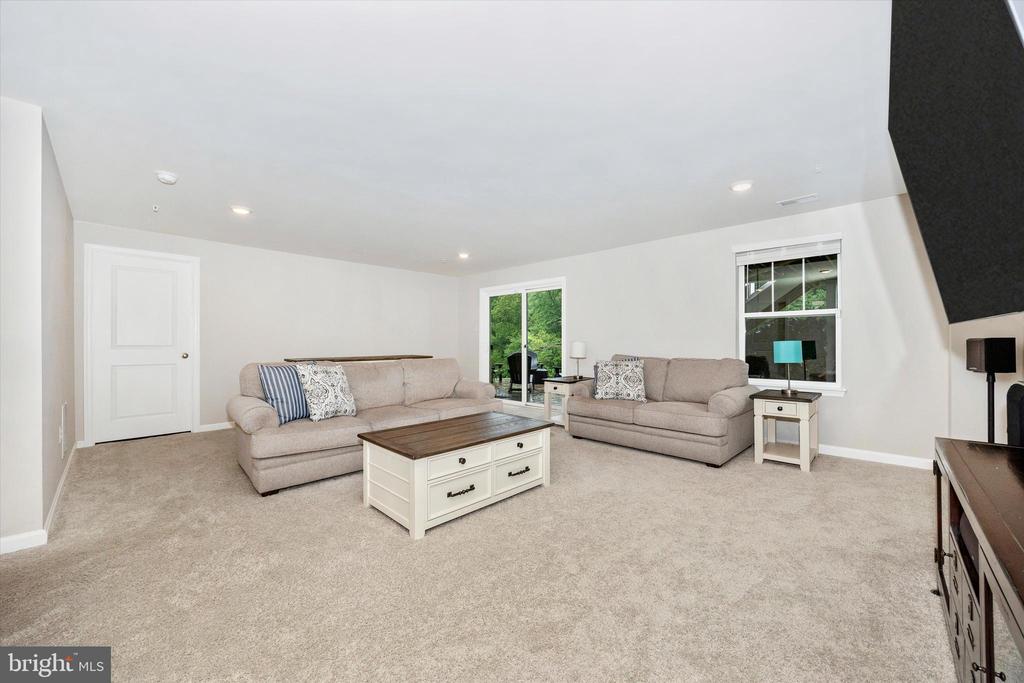 5613 ZOE LANE