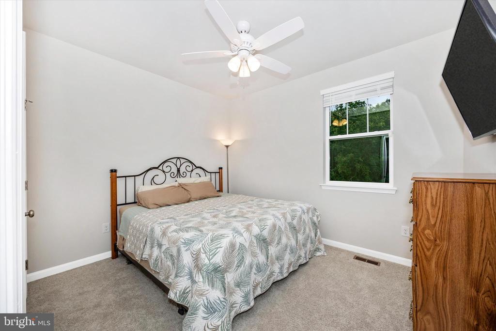 5613 ZOE LANE