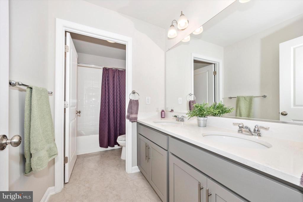 5613 ZOE LANE